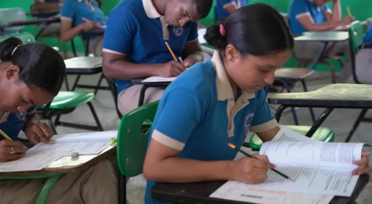 Trabajo, embarazo y tareas del hogar: las razones detrás del ausentismo escolar en República Dominicana