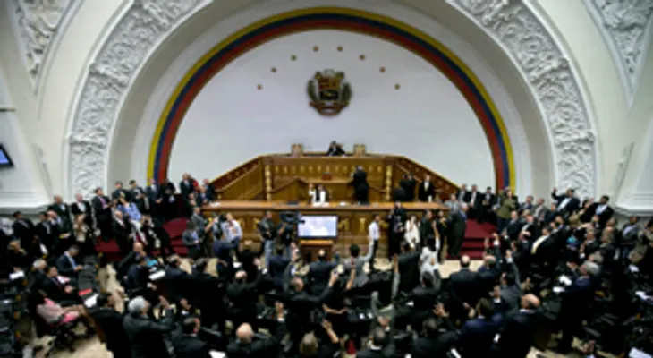 Parlamento venezolano declarará en próximos días abandono de cargo de Maduro