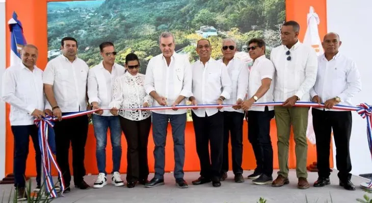 Abinader inaugura dos carreteras construidas por el MOPC por RD$2,600 millones de pesos 