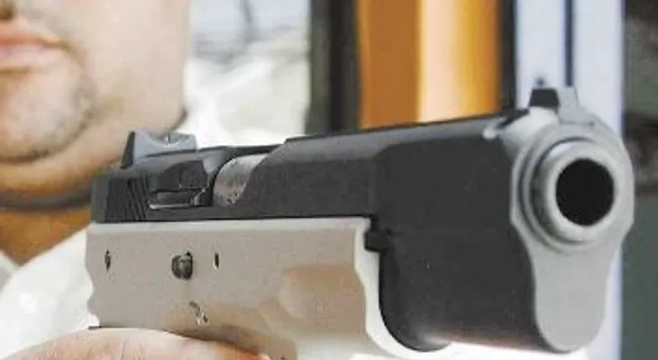 Hieren médico en la cabeza y le roban yipeta