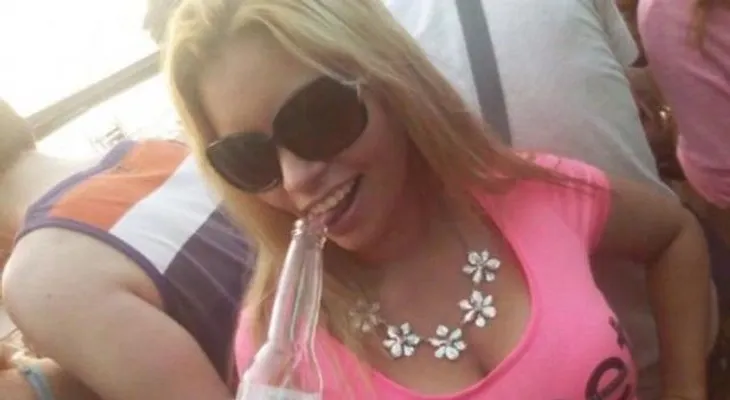 Actriz porno prometió 12 horas de sexo libre si ganaba Chile, cumple promesa y lo exhibe en la web