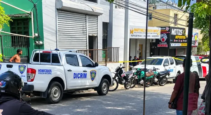 Hallan cadáver enterrado dentro de un negocio de ropa en Herrera tras alerta por fuerte hedor
