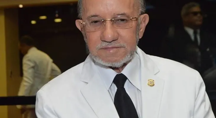 Amable Aristy Castro sale bien de operación 