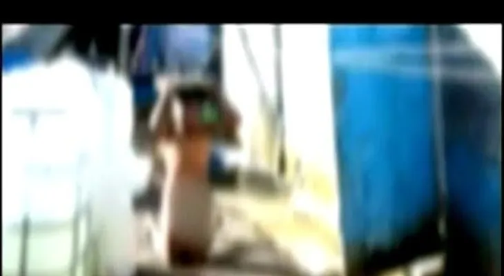 Consternación: Otro caso de madre castigando su hijo (VIDEO)