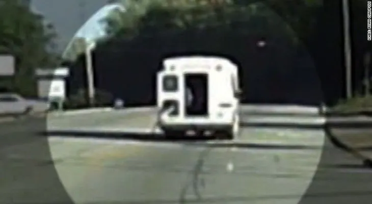 Niña de 4 años cae de un autobús en movimiento en EE.UU.