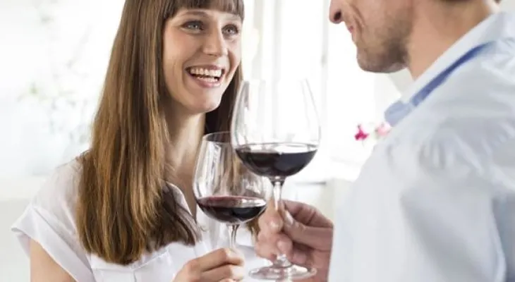 Dos copas de vino tinto ayudan a adelgazar