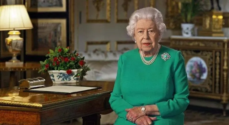 La reina Isabel II y su esposo reciben la vacuna contra el covid