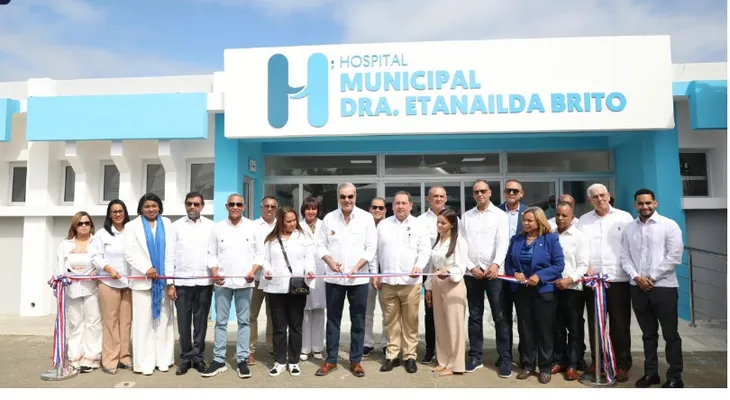 Abinader inaugura emergencia de hospital, escuelas y cancha en Las Guáranas