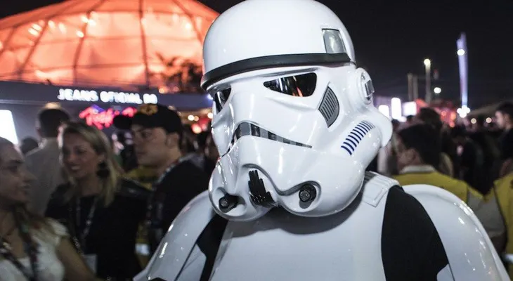 ¿Por qué los cines en EE.UU. prohibirán las máscaras de Star Wars?