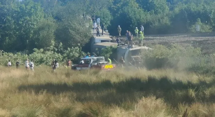 Tren con 150 pasajeros descarrila en el sur de Inglaterra y deja 11 heridos