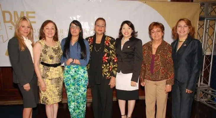 Asociación de Mujeres Empresarias agasaja socias
