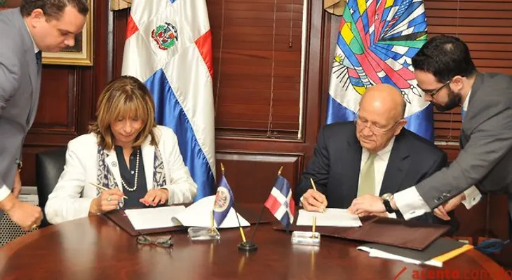Cancillería y OEA firman acuerdo sobre cedulación de migrantes haitianos 