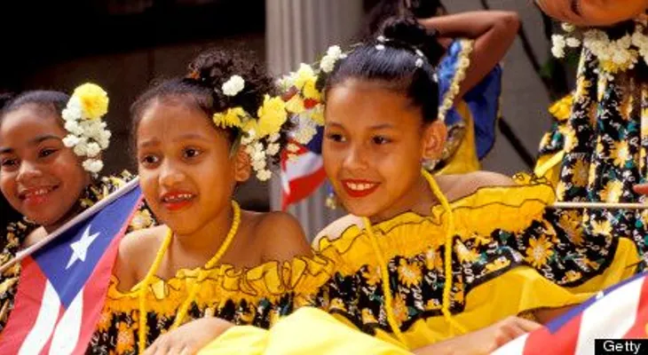 Miles depersonas en desfile puertorriqueño de NY