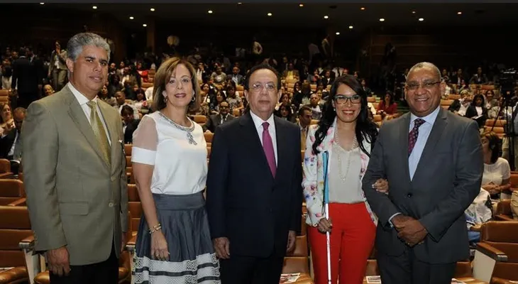 Francina Hungría ofrece charla motivacional a voluntarios del Banco Central