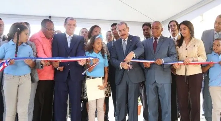 Presidente Medina entrega 4 escuelas en Barahona