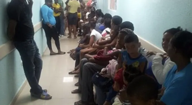 Renuncia director de hospital Boca Chica por "avance de fiebre chikungunya"