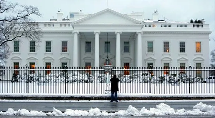 Tormenta de nieve cierra actividad gobierno EEUU