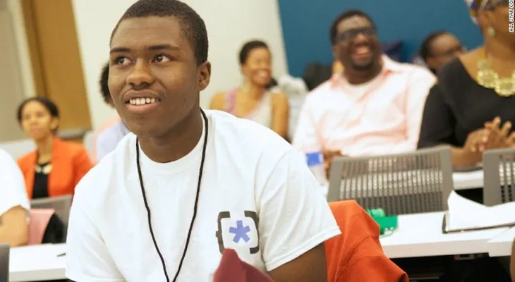 Una computadora cambió la vida de este adolescente de Harlem