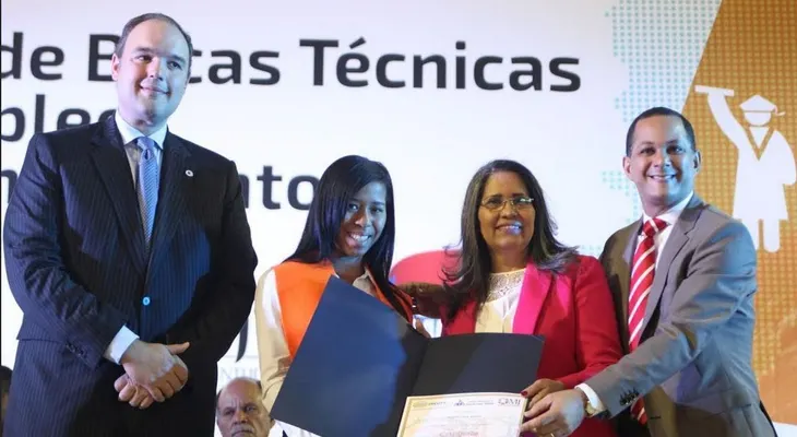 Ministerio de la Juventud gradúa 3 mil jóvenes en carreras técnicas