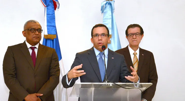 Ministro de Educación, Andrés Navarro invita profesores a una reunión el lunes