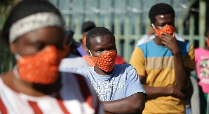 Sudáfrica endurece aún más las medidas para contener la tercera ola de covid