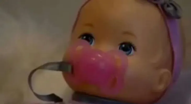 Su hijo de 3 años dice que oye voces y sus padres descubren algo terrible