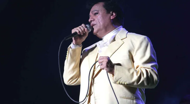 Expresan pesar por muerte de Juan Gabriel