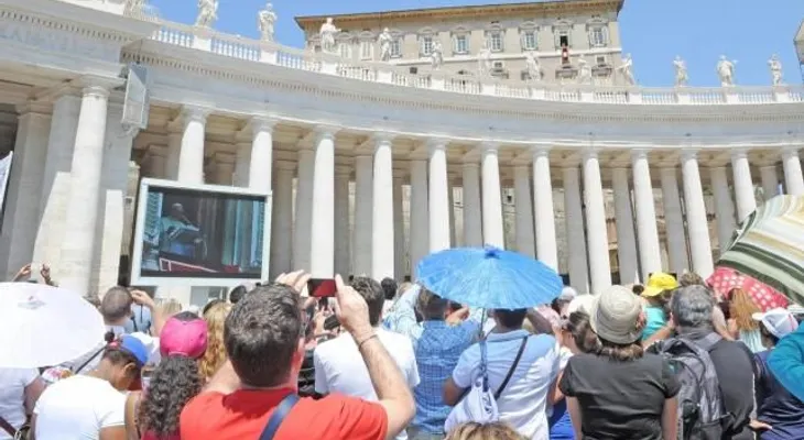 El papa dice cristiano que no sabe escuchar a Dios, no es libre