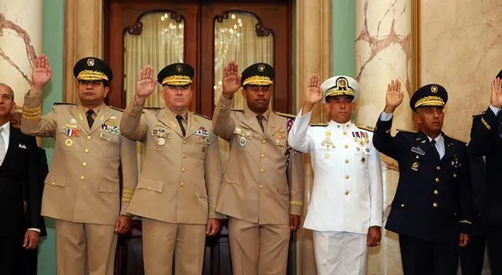 El Presidente juramenta nuevo ministro de Defensa 
