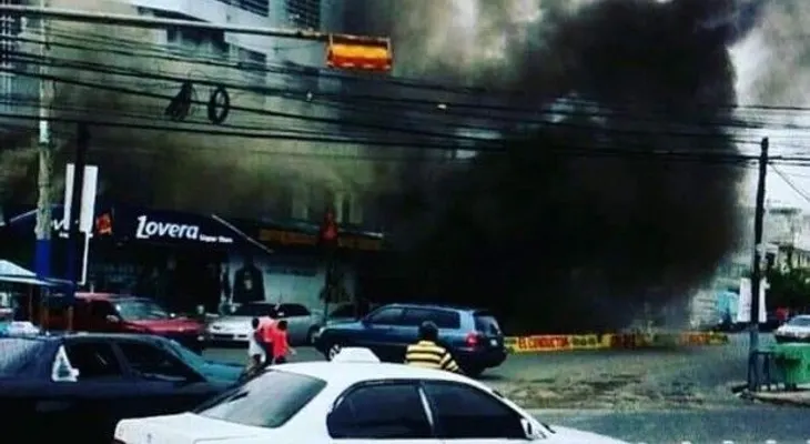 Incendio afecta reconocido centro de diversión en Santiago