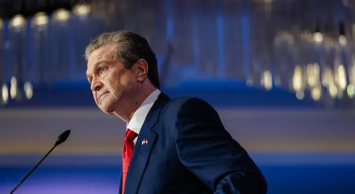 Candidato republicano en Georgia enfrenta demanda por presunta explotación de enfermeras inmigrantes