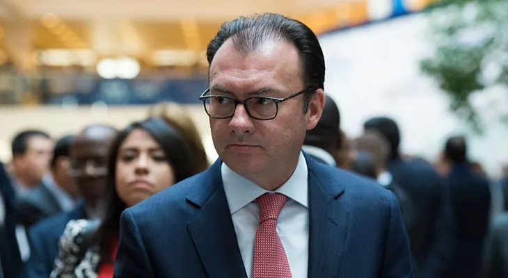 Luis Videgaray, secretario de Hacienda y Crédito Público, sale del gabinete de Peña Nieto