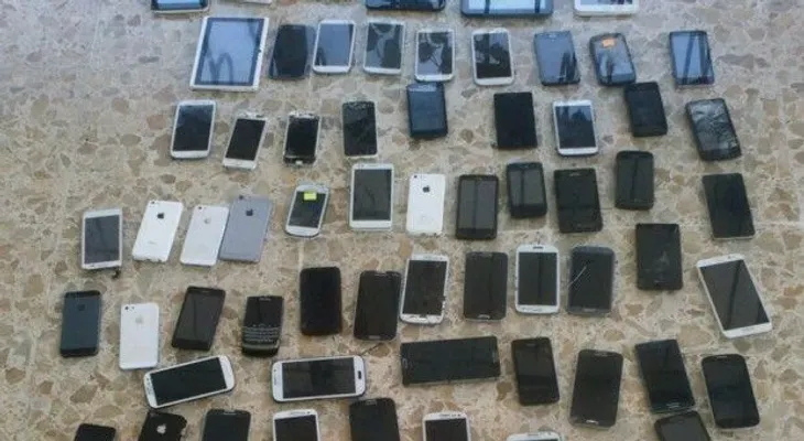 Autoridades allanan 2 establecimientos de venta de celulares en el DN