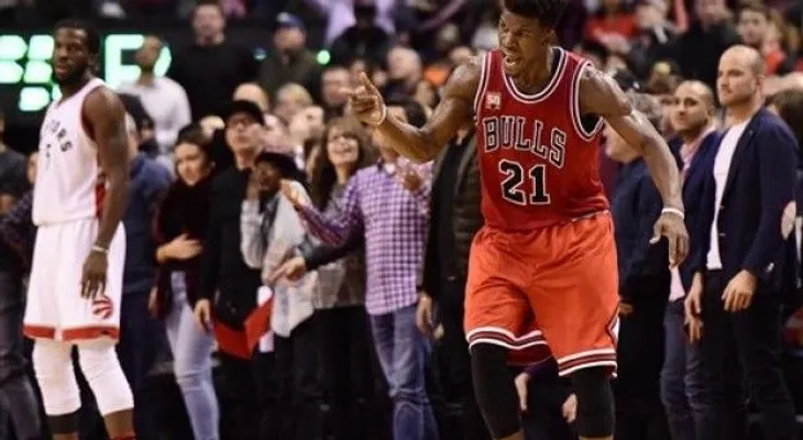 Jimmy Butler rompe récord de Michael Jordan y Bulls superan a Raptors