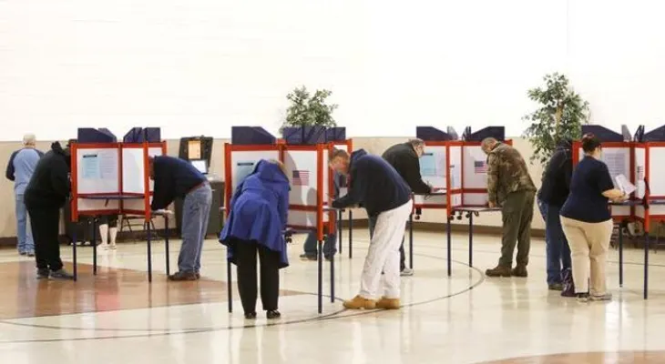Comienza la votación de las disputadas legislativas en EE.UU