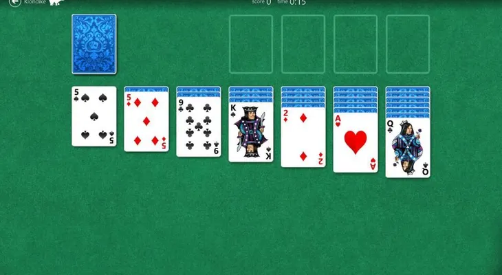 ¿Para qué fueron creados Solitario, Buscaminas y Carta Blanca en Windows?