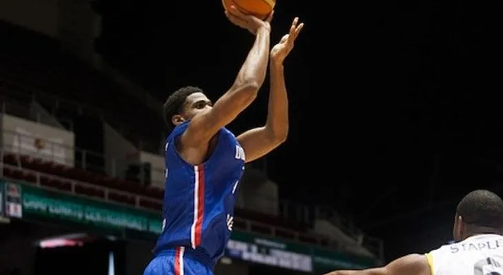 Roberts forma el cinco de RD en la NBA