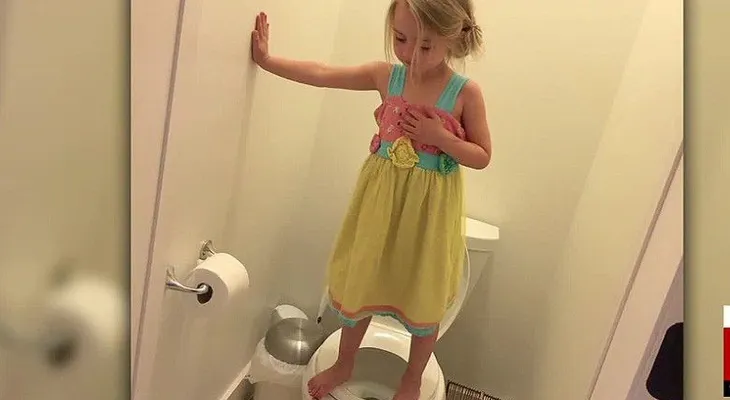 Madre se quiebra al ver a su hija de 3 años haciendo un simulacro de cierre