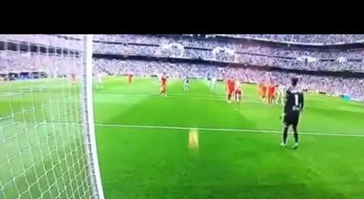 Gran polémica en la Red por un tanto "de pillo" del Real Madrid
