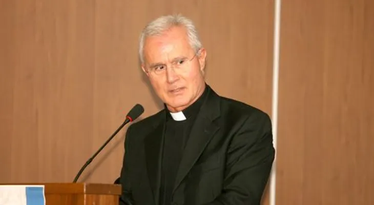 Arrestan a funcionario del Vaticano por corrupción