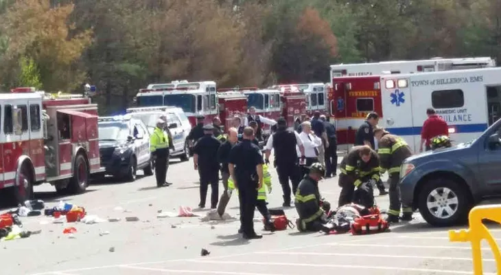 Un auto embiste a una multitud en Boston