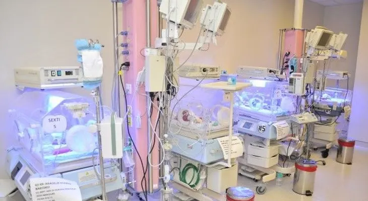 Muere uno de los sextillizos