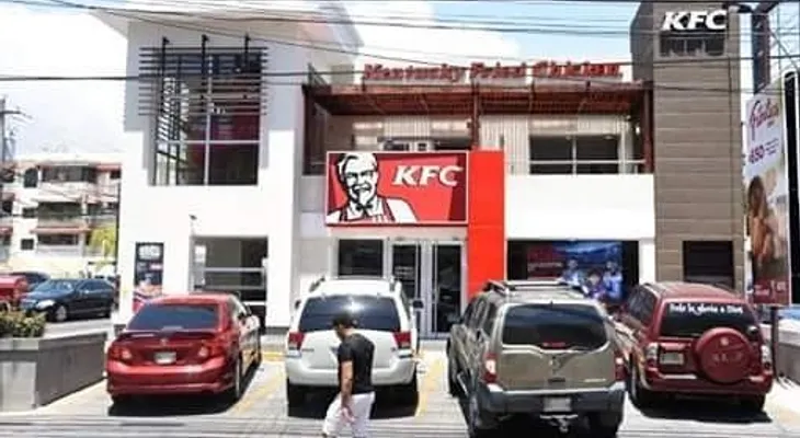 Leidy Yarisbel Pichardo, empleada de KFC es apresada y acusada de planificar asalto a sucursal 