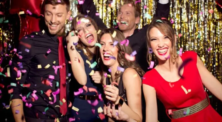 ¿Te vas de fiesta en Año Nuevo? ¡Cuida tus redes sociales!