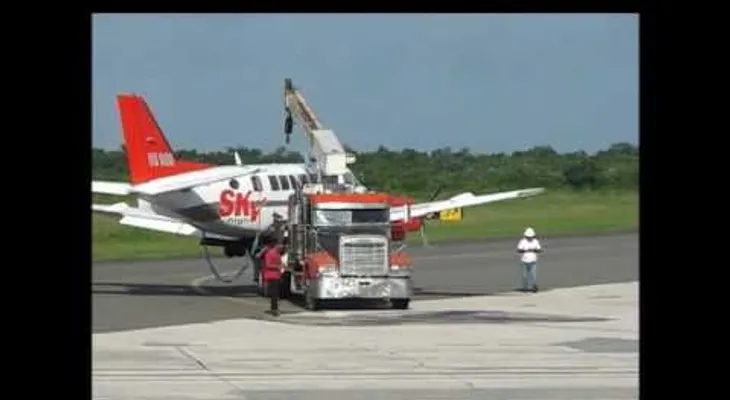 Pasajeros comentan la tensión vivida en avión duró cuatro horas sin poder aterrizar en el AILA 