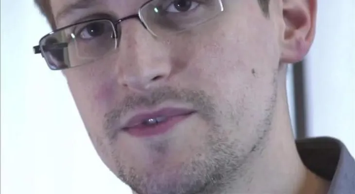 Precandidato a presidente de EEUU pide a Twitter que cierre cuenta a Snowden