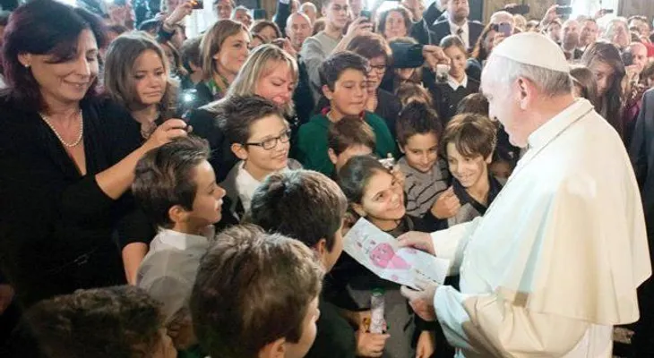 El Papa no descansará mientras haya personas golpeadas en su dignidad