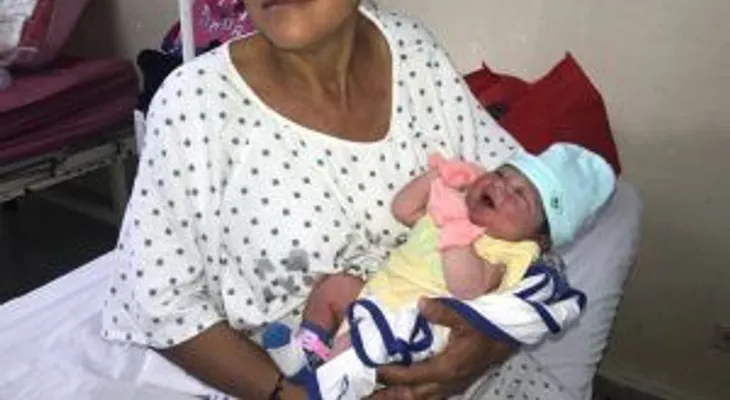 Una mujer de 44 años se lleva la sorpresa de que estaba embarazada justo cuando fue al médico por otro asunto 