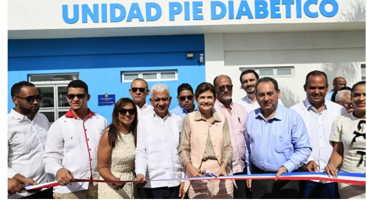 Raquel Peña inaugura ampliación de Emergencia en hospital de Cenoví