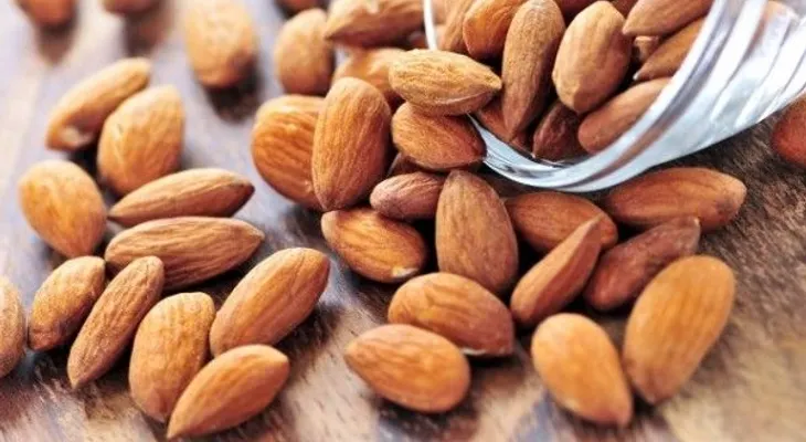 5 benéficos de comer almendras